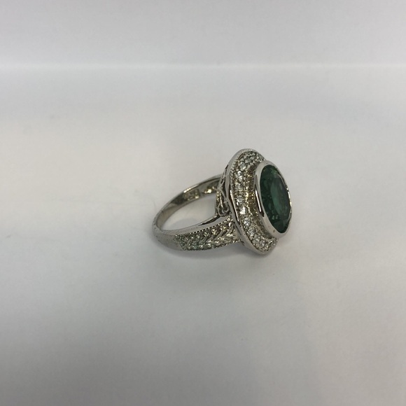 Green Stone Sterling Silver Statement Ring - Picture 4 of 5